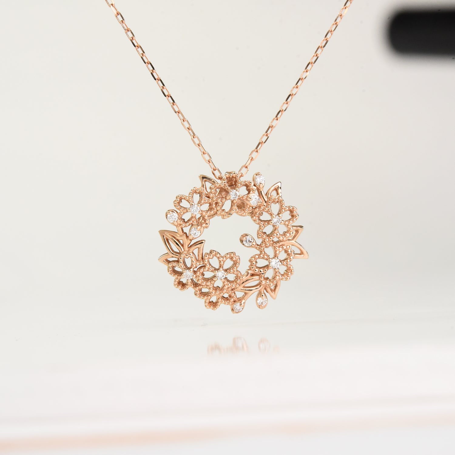 Garland with Diamonds Pendant with Chain