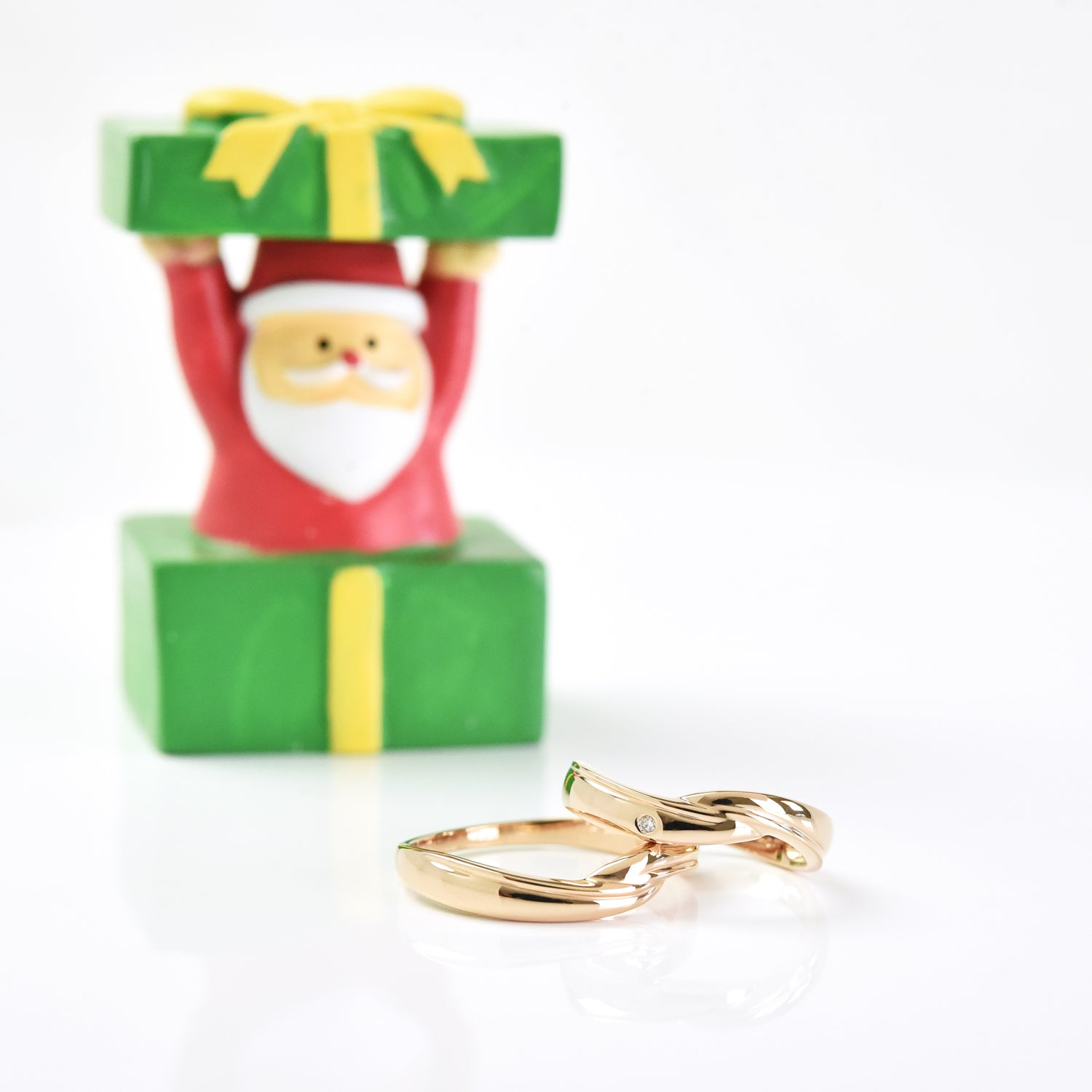 Overlap Ring with a Diamond