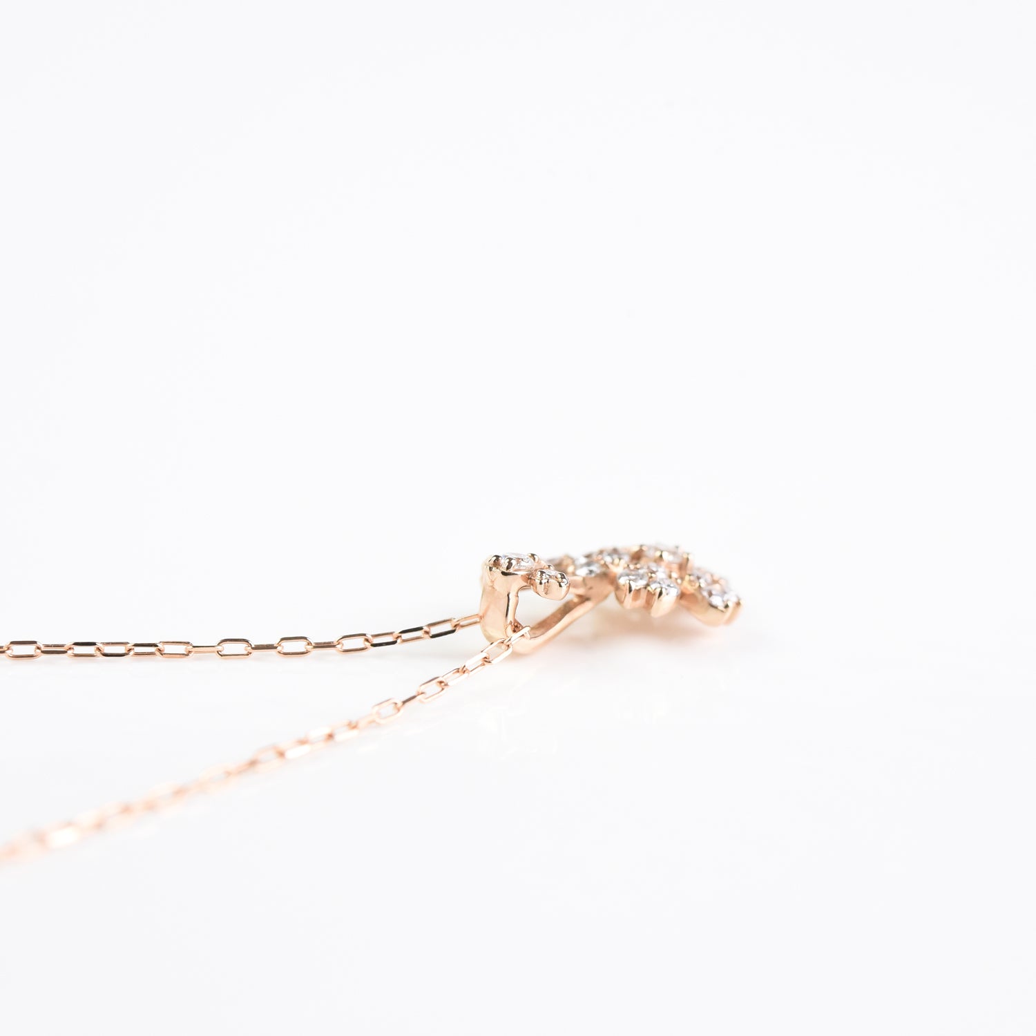 Diap0093- Hanging Flower Diamond Pendant with Chain
