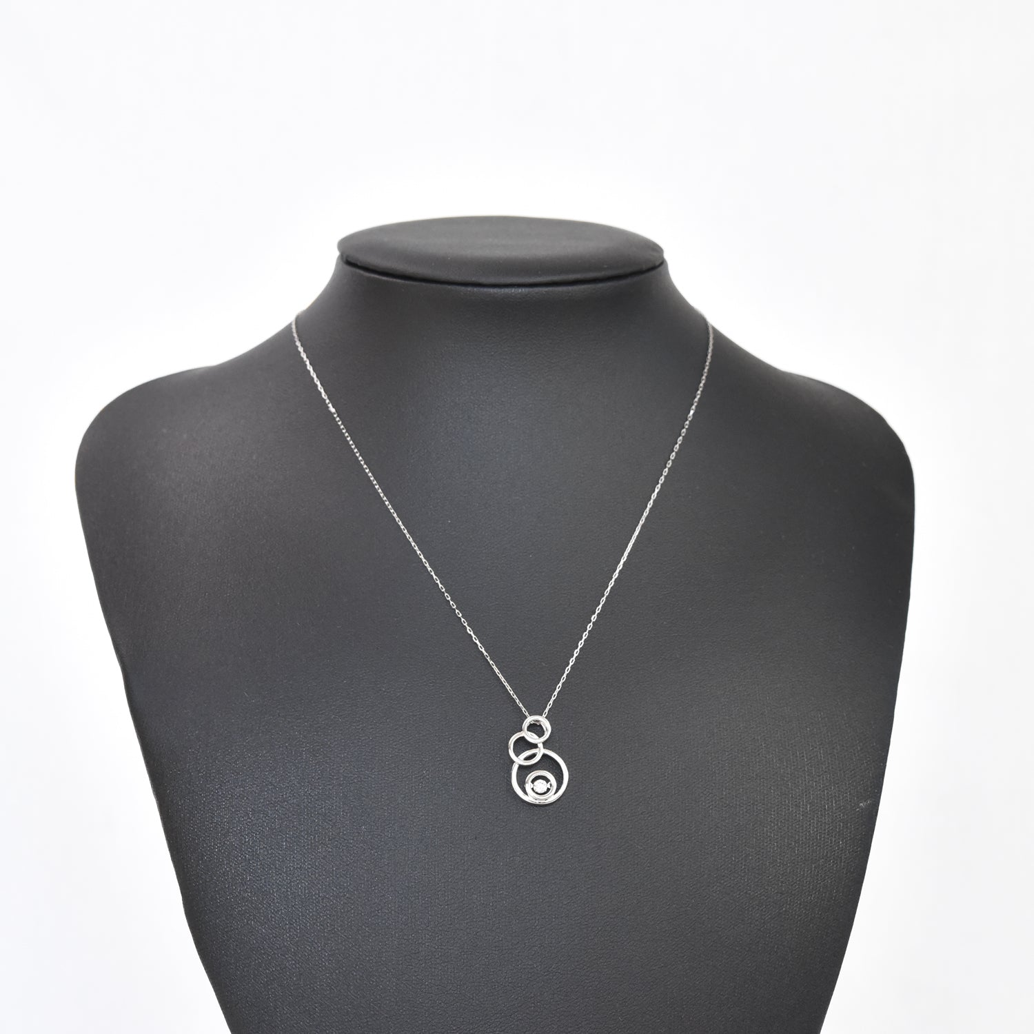 4 Diap0089-4 Rounds N a Solitaire Pendant with Chain