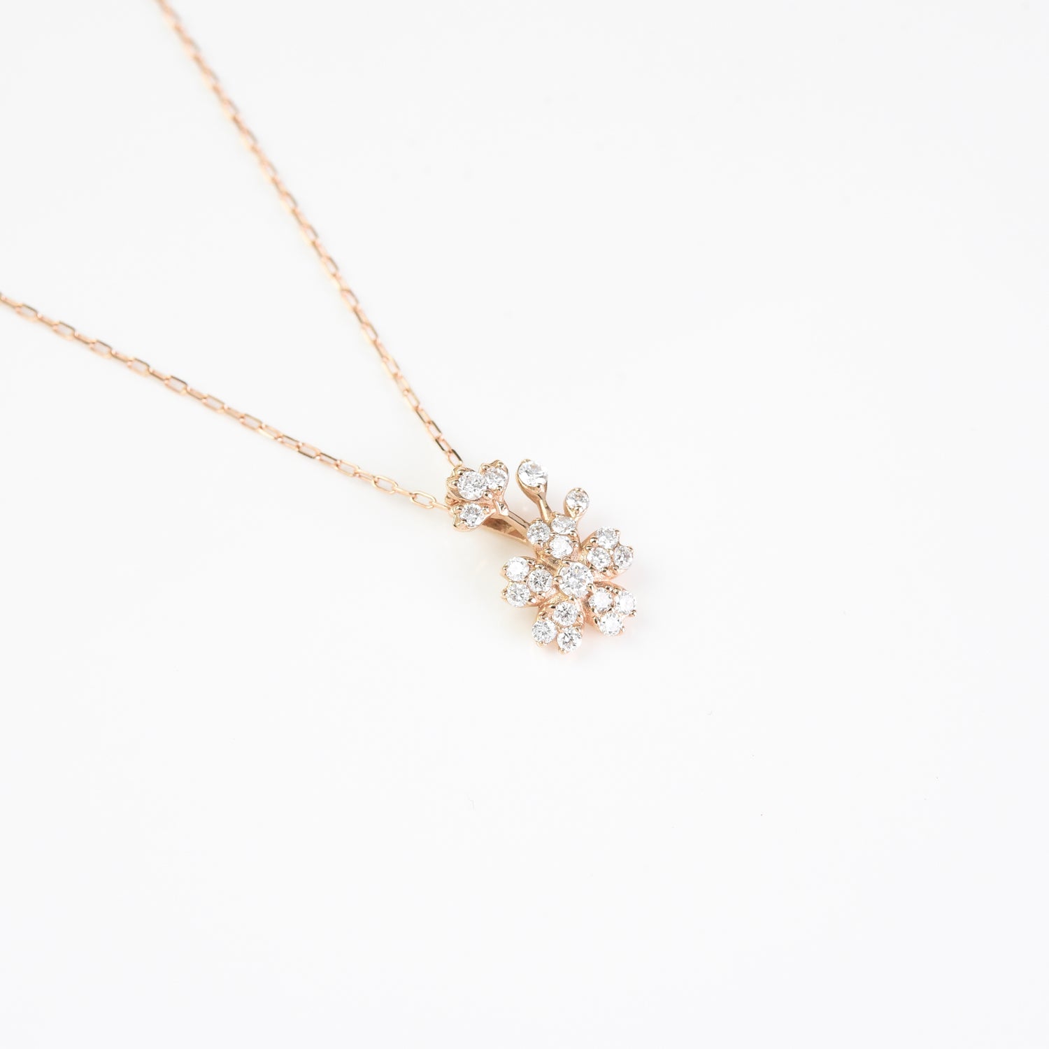 Diap0093- Hanging Flower Diamond Pendant with Chain