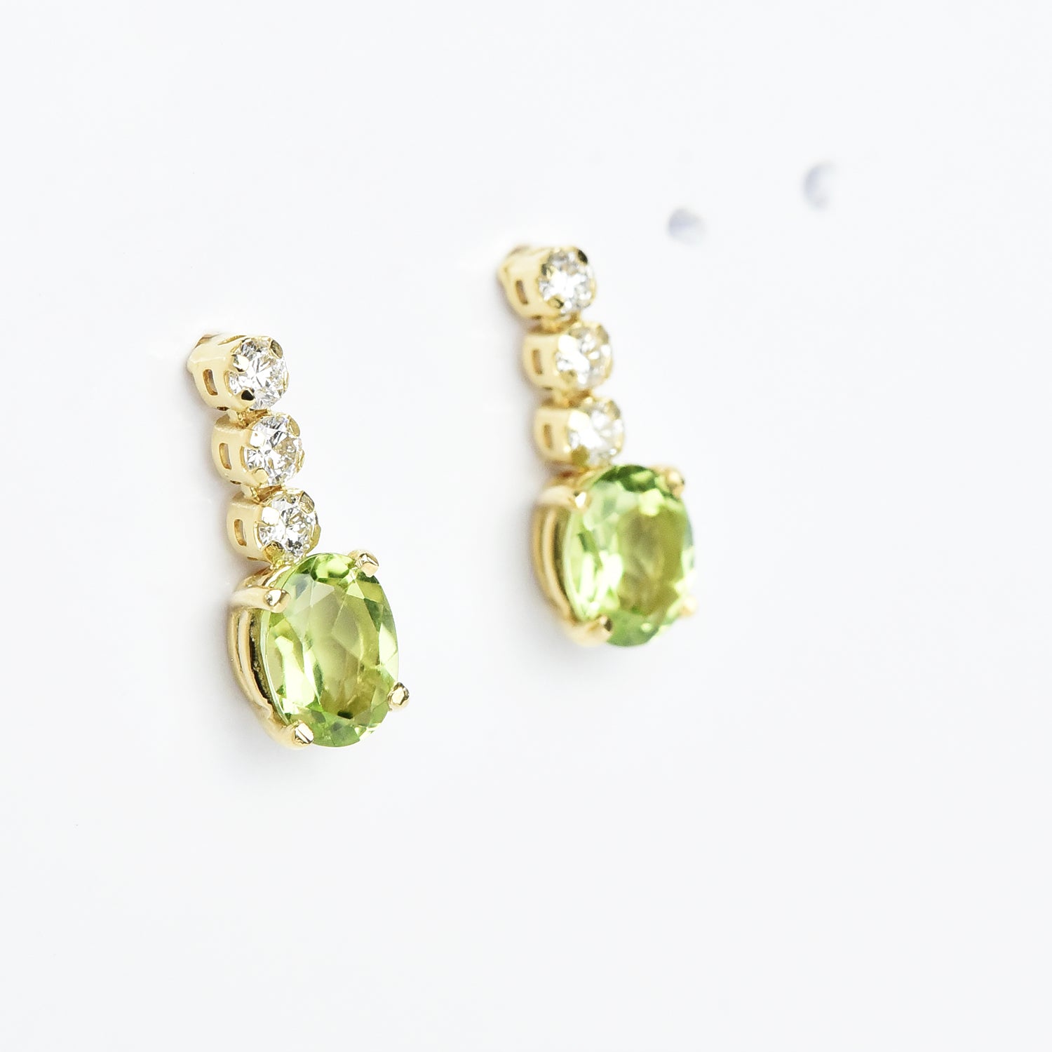 Per-Diamond Line with Hanging Stone Earrings