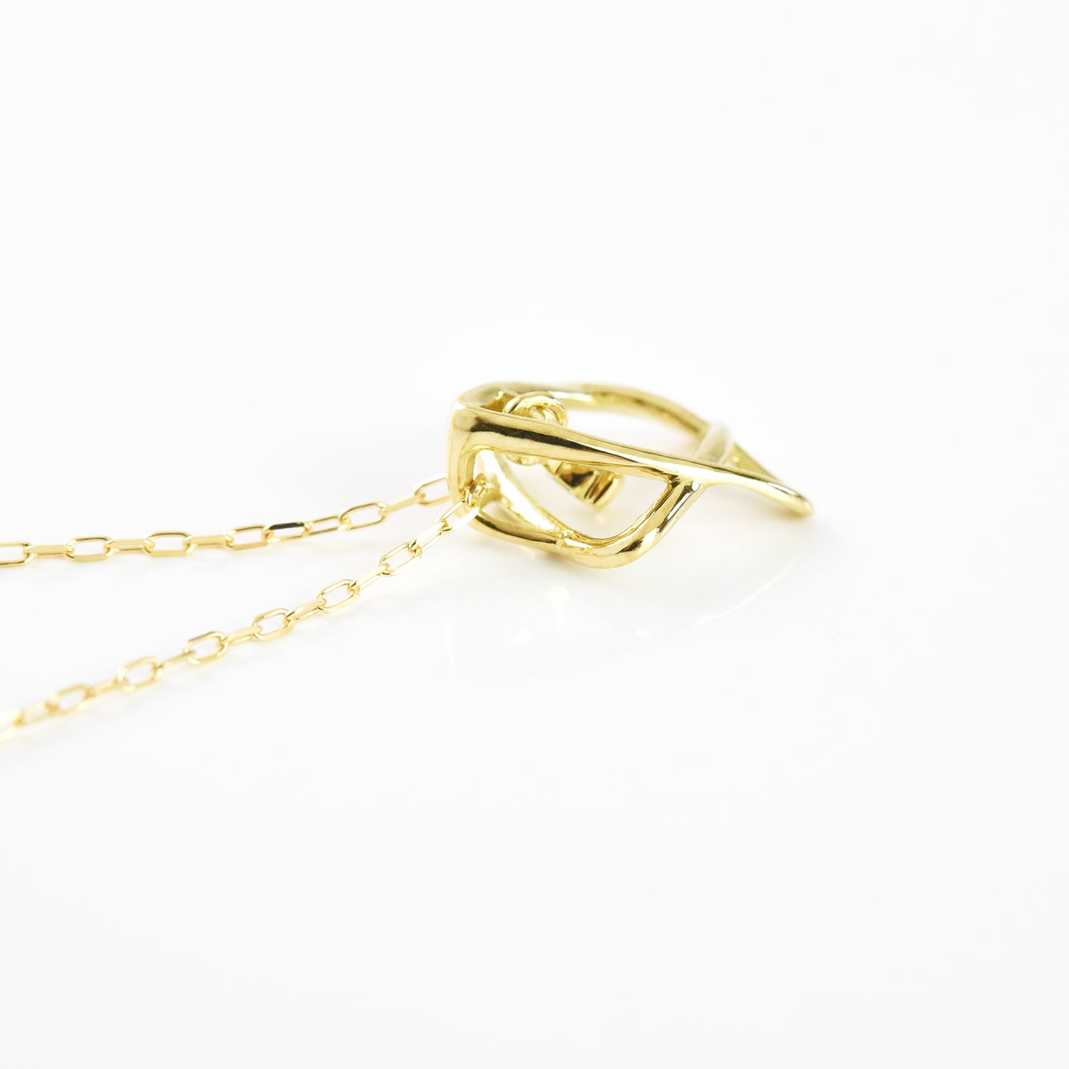Star N Hanging Solitaire Pendant with Chain