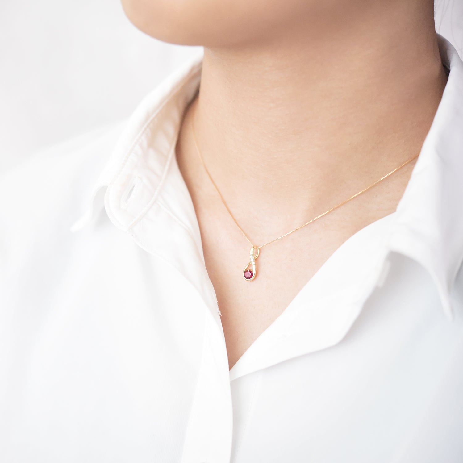 Mog-Infinity with Diamonds n Stone Pendant with Chain