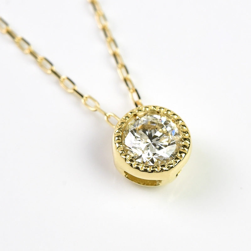 Round Soliatire Pendant with Chain