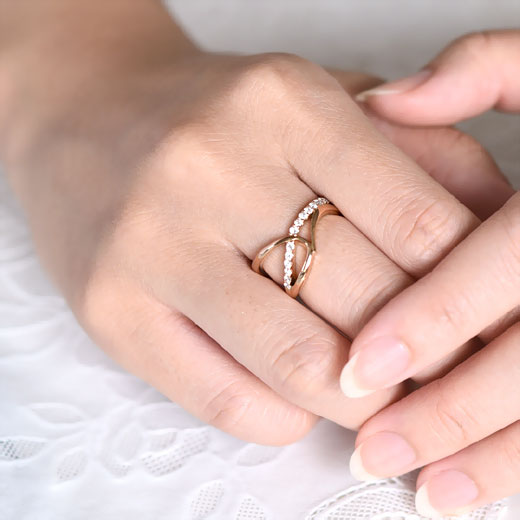 Curvy Diamond Ring